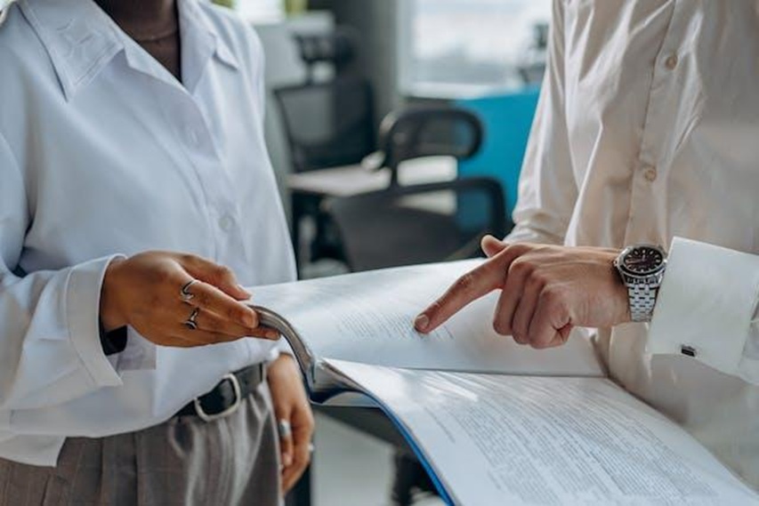 landlord-checking-tenant-documents
